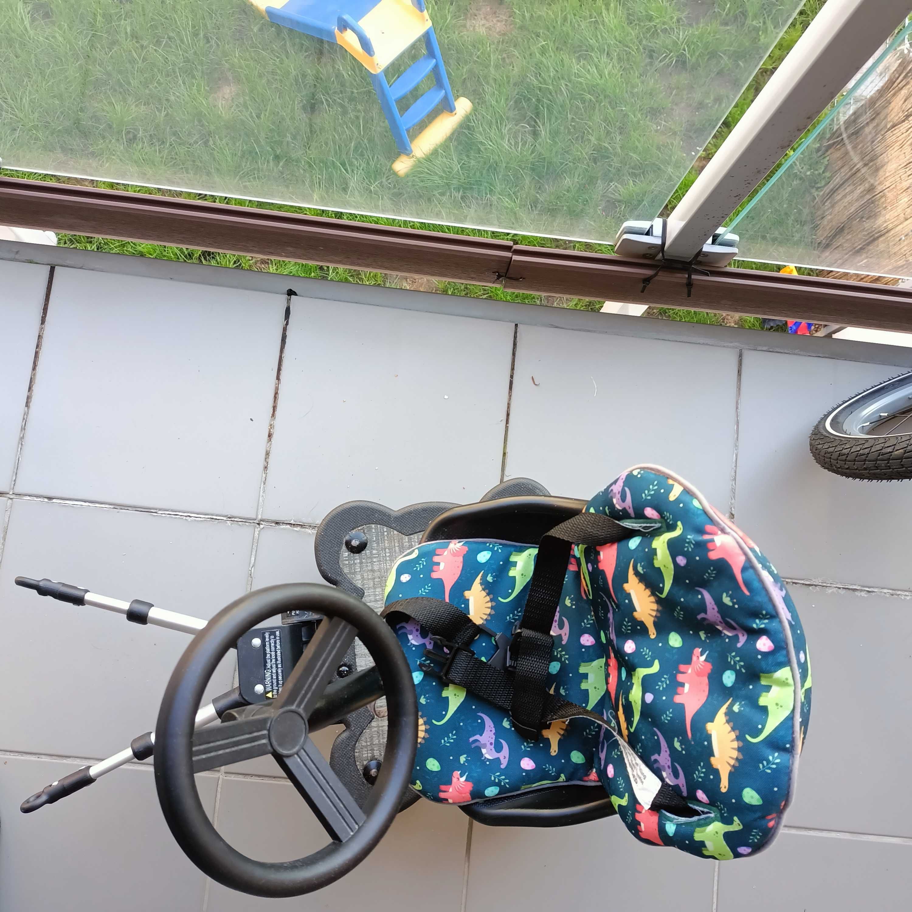 Dostawka Cozy 4 Rider do wózka z poduszką DINOZAURY