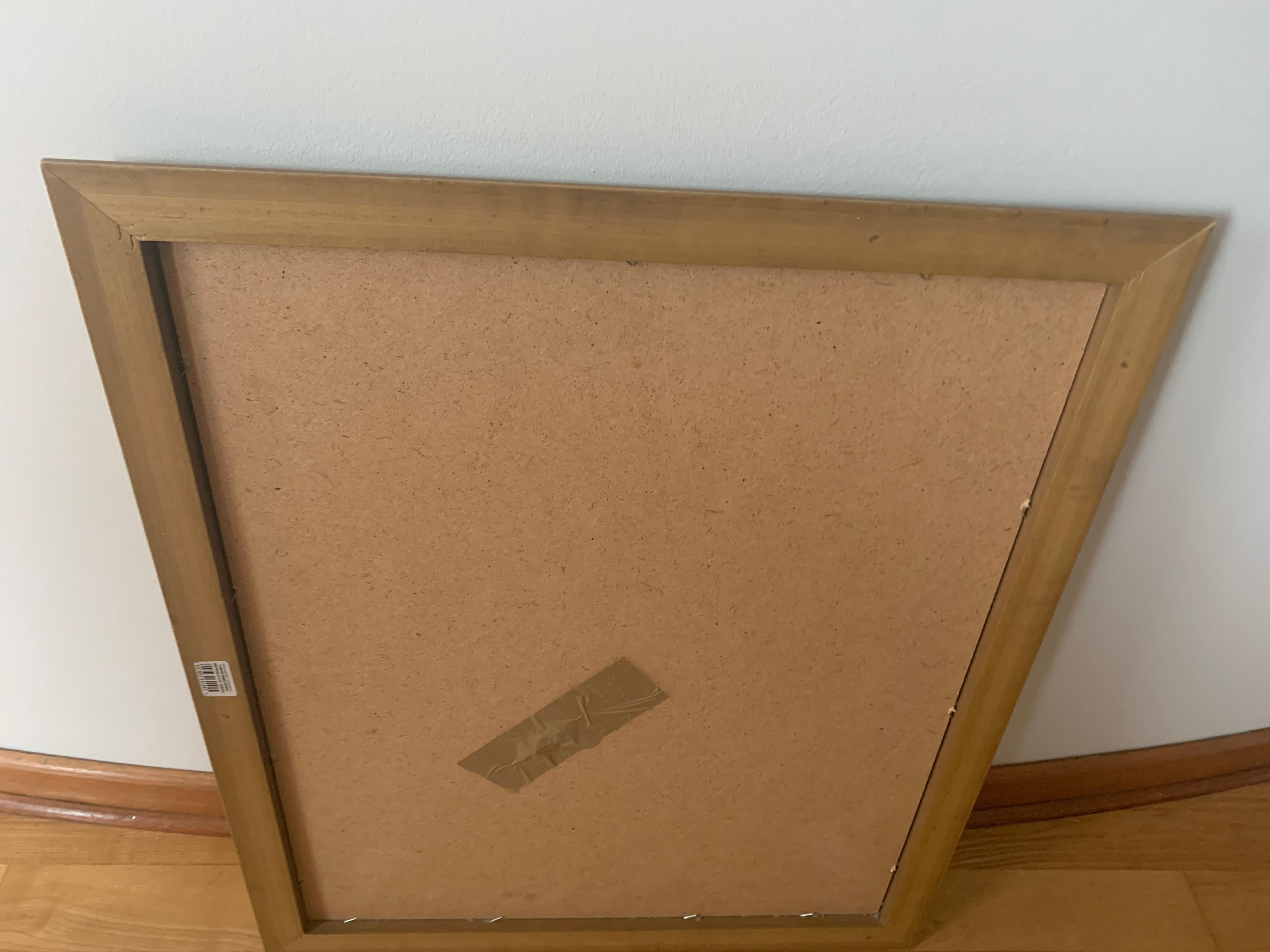 Zdobiona ornamentowa rama  o wymiarach 52x62 cm w kolorze złotym