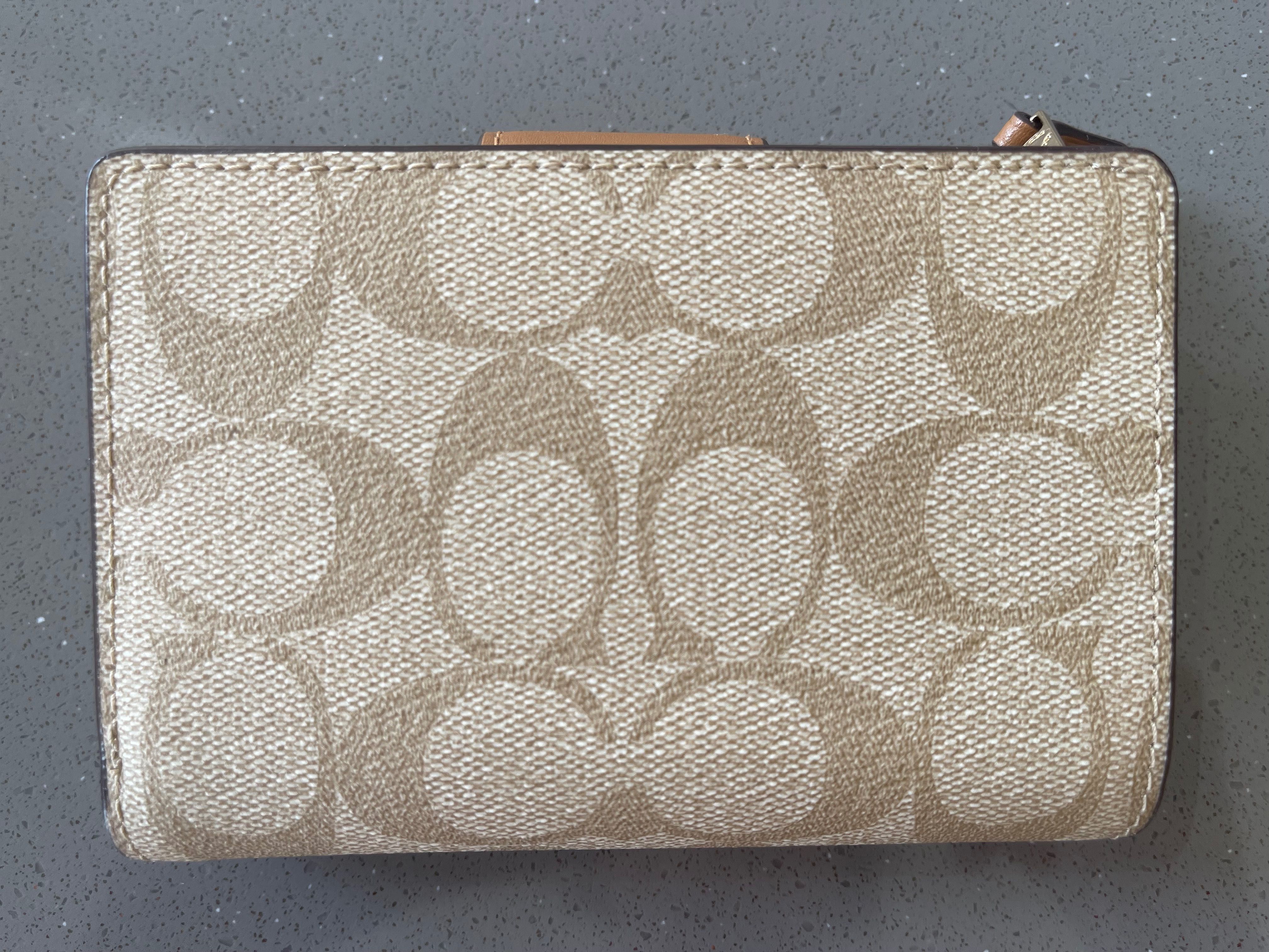 COACH medium corner zip wallet. Original. Кошелек натуральная кожа.