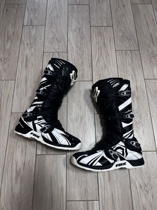 Мото боты фокс, левый ботинок чуть поврежден