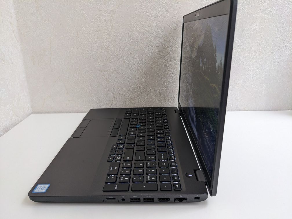 Потужний компактний ноутбук Dell Latitude 5500/15.6"IPS/16GB/SSD/i7-8g