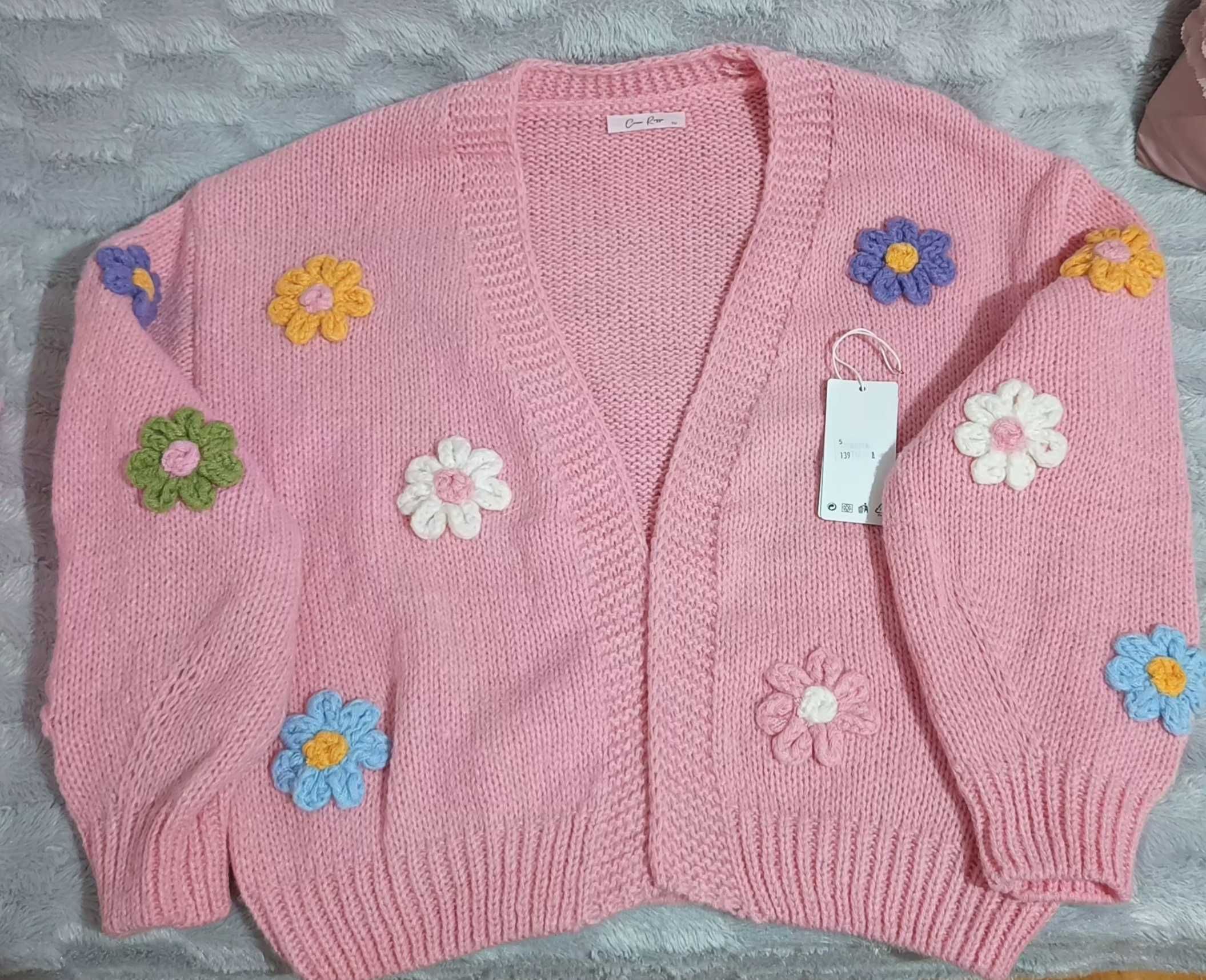 Śliczny sweter kardigan kwiaty 3 d Carlo Rossi ML.