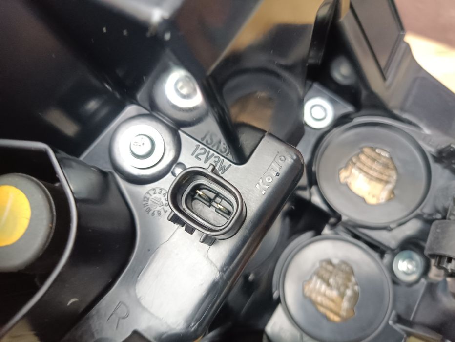 Toyota Corolla e21 kombi lampa tył tylna prawa zewnętrzna LED Nowa org