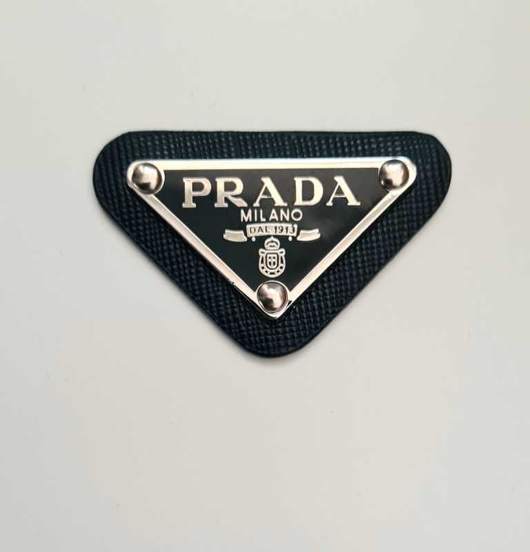 PRADA naszywka na skórce metalowa nowa