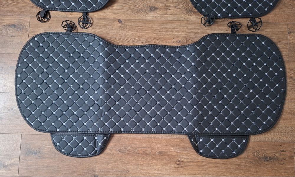 Pokrowiec na tylną kanapę samochodu