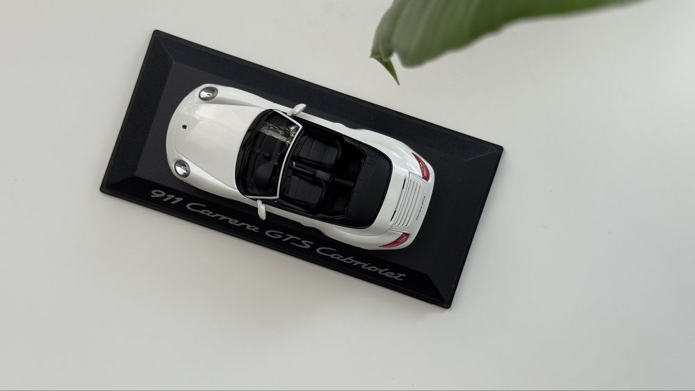 Porsche 911 Carrera GTS Cabriolet - Minichamps 1:43