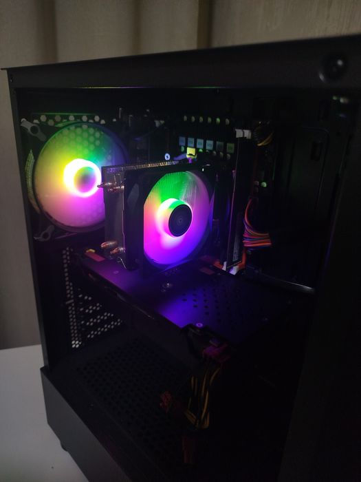 Комп'ютер для роботи/ігор