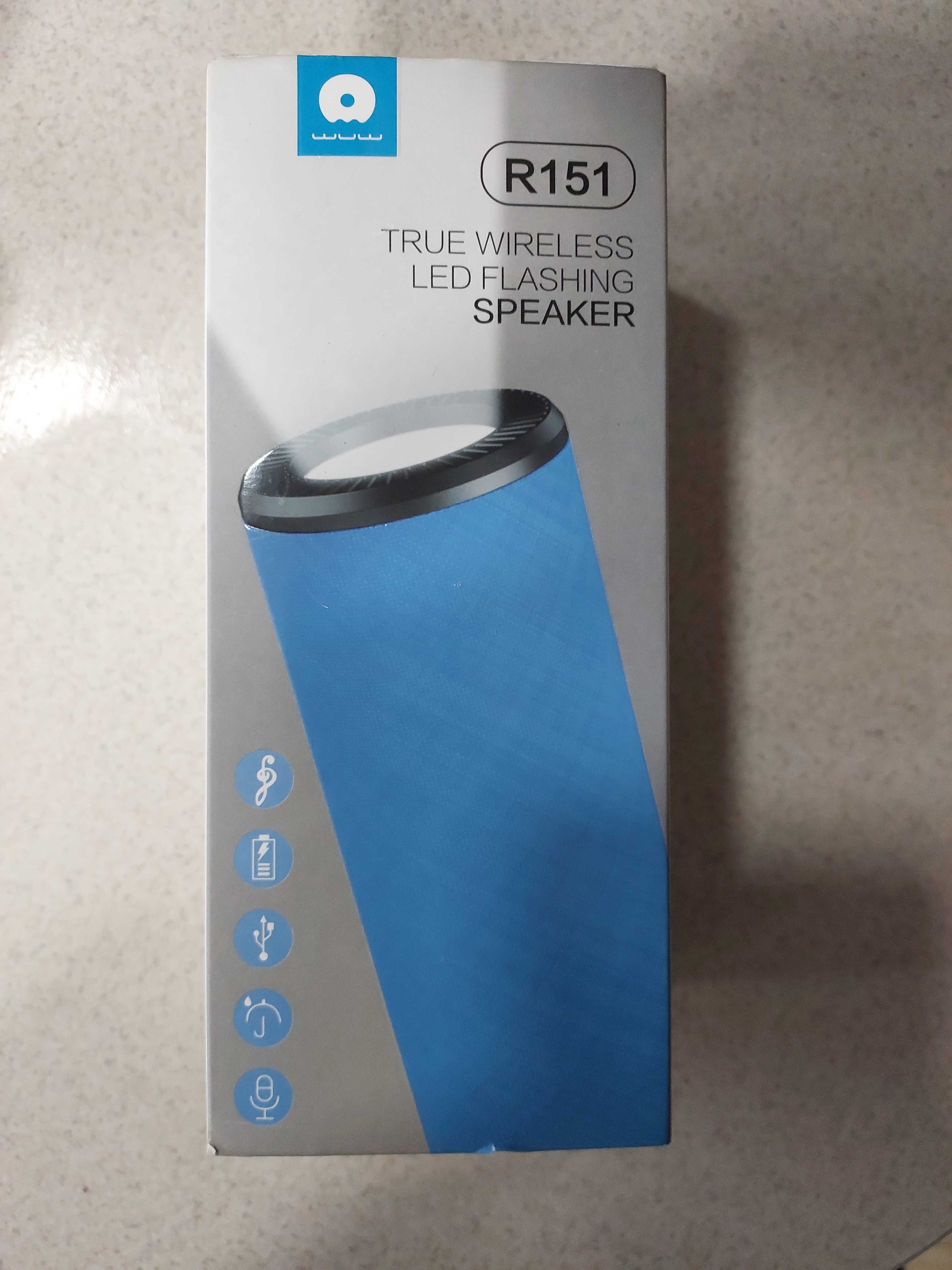 Колонка Bluetooth WUW R151 з ліхтариком Чорний