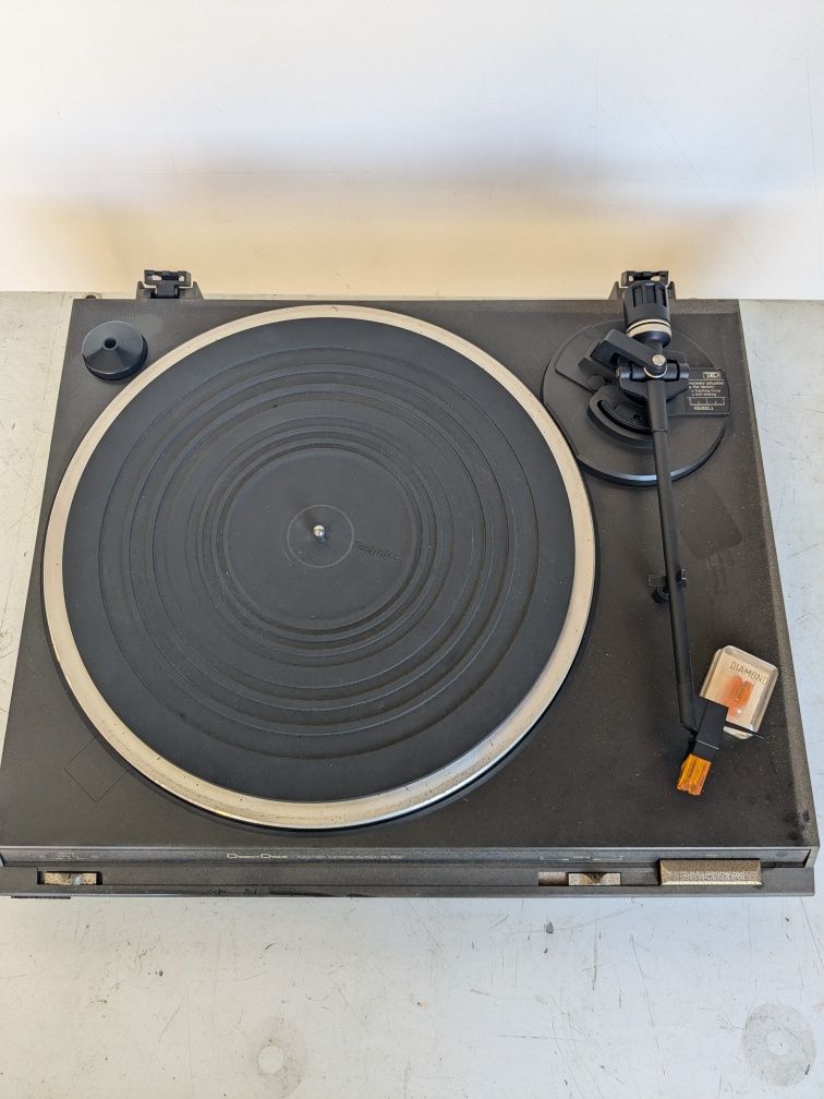 Gira-discos Technics SL-DD2