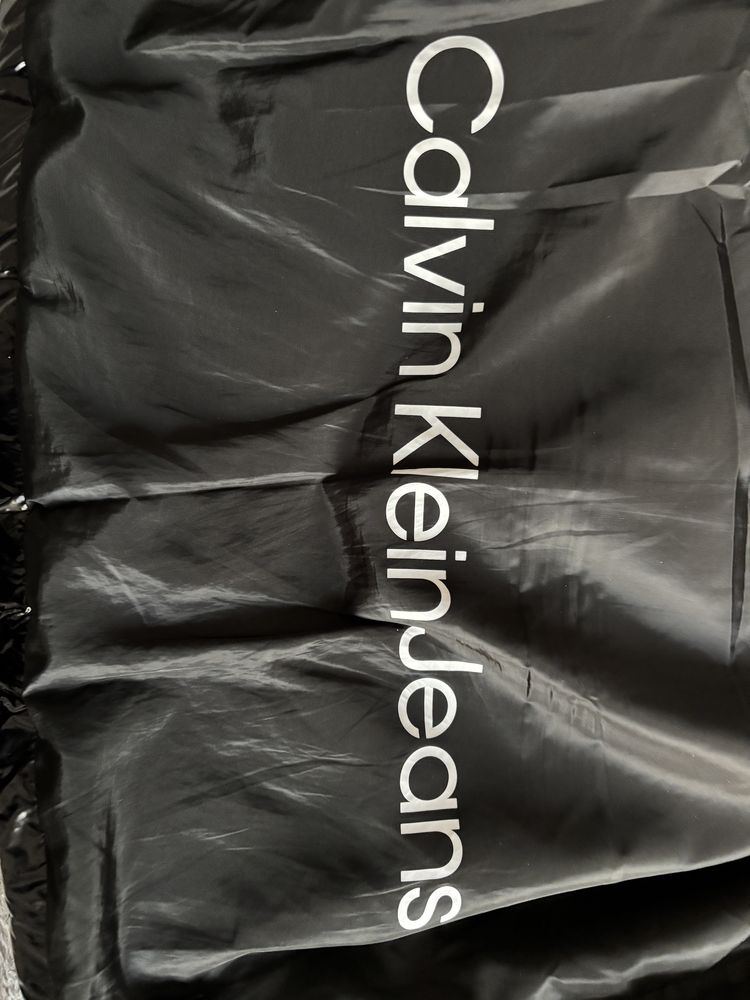 Kurtka zimowa płaszcz czarny lakierowany pikowany Calvin Klein r s m