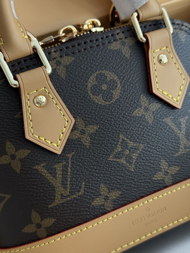 Сумочка в стилі LV