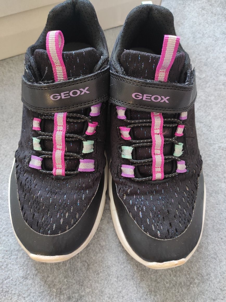 Кросівки фірма Geox, розмір 37