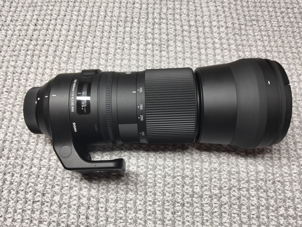 Об'єктив на зображенні — це Sigma 150-600mmmpo