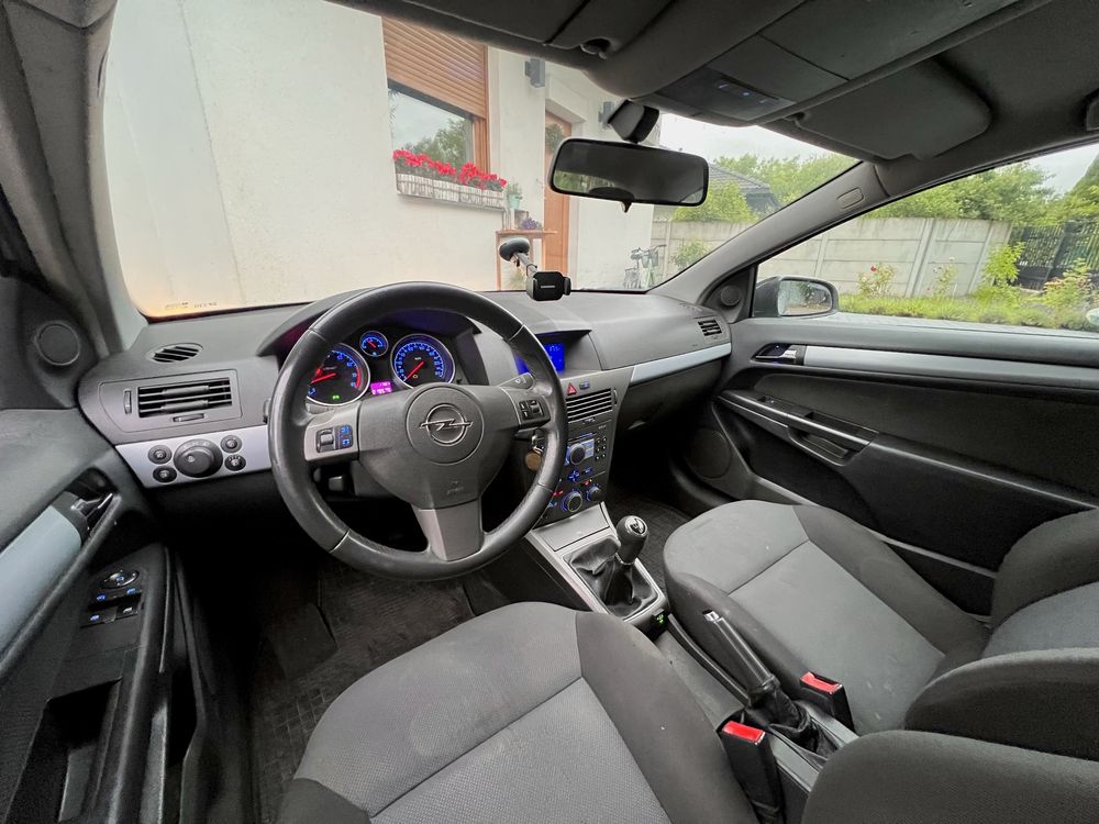 Opel Astra GTC 1.6 LPG multifunkcja, tempomat, komputer, A/C, alufelgi