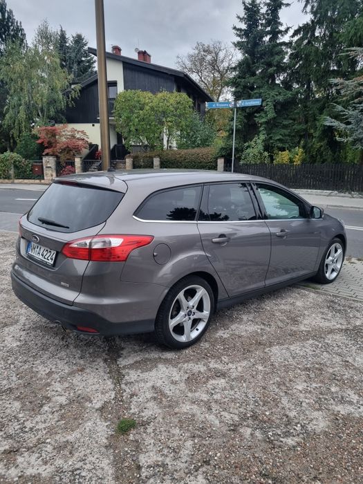 Focus mk3 1.6 benzyna 6 biegów Titanium Xenon Led Nawigacja
