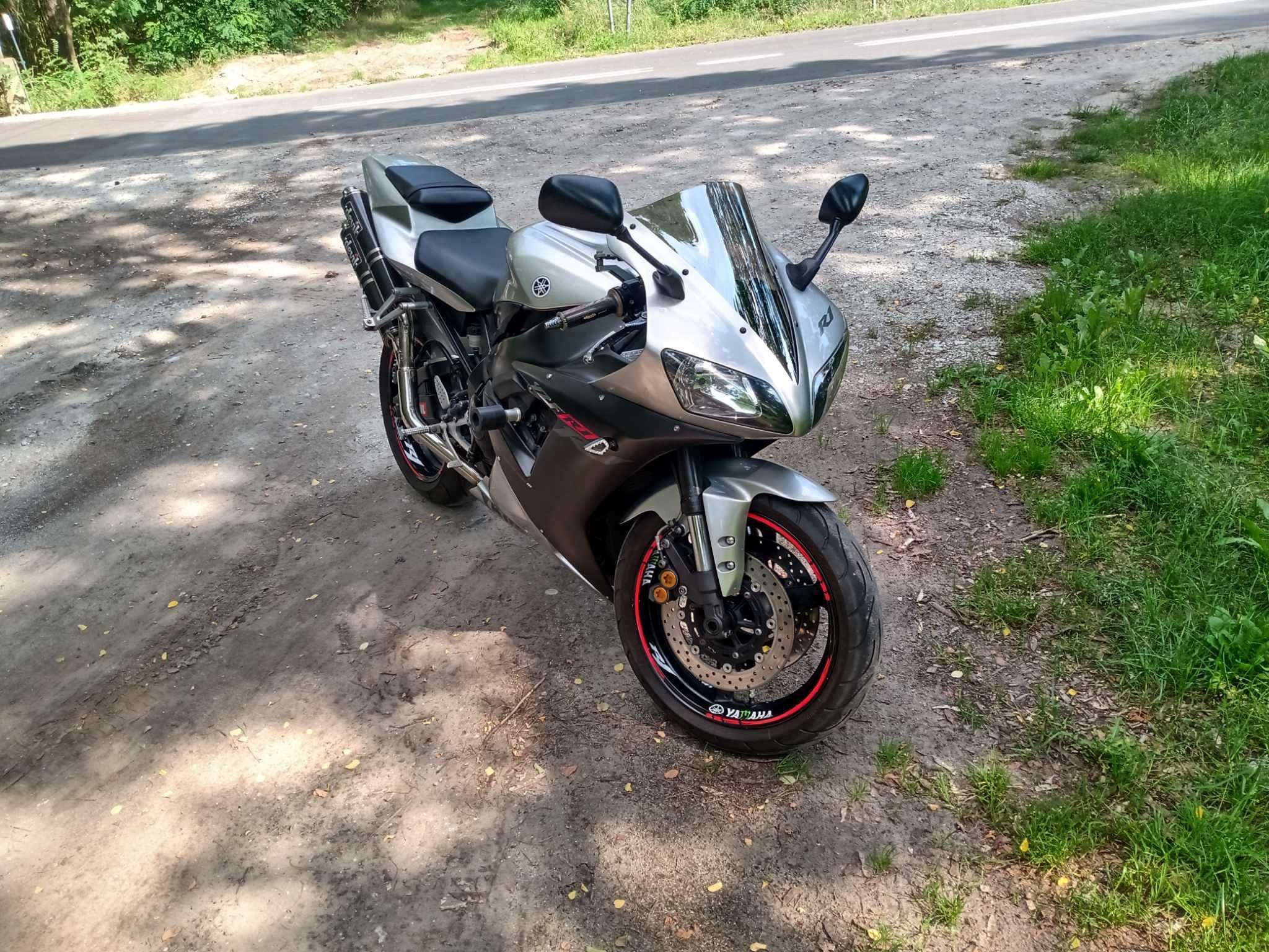 Motor Yamaha R 1
