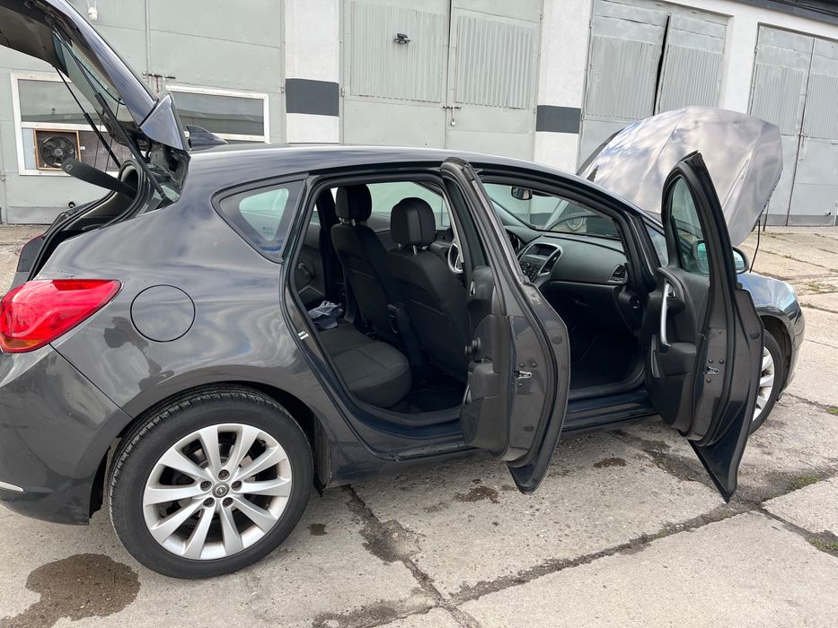 Astra j mały przebieg, okazja