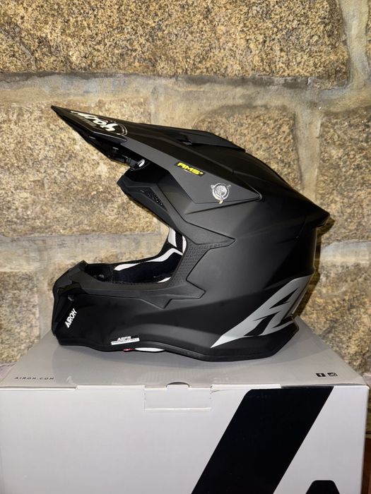 Airoh strycker black mate