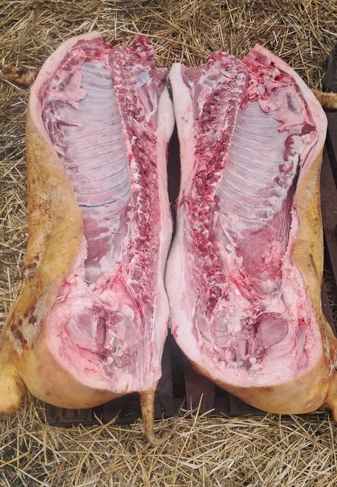 Тушка свинини, четвертинами