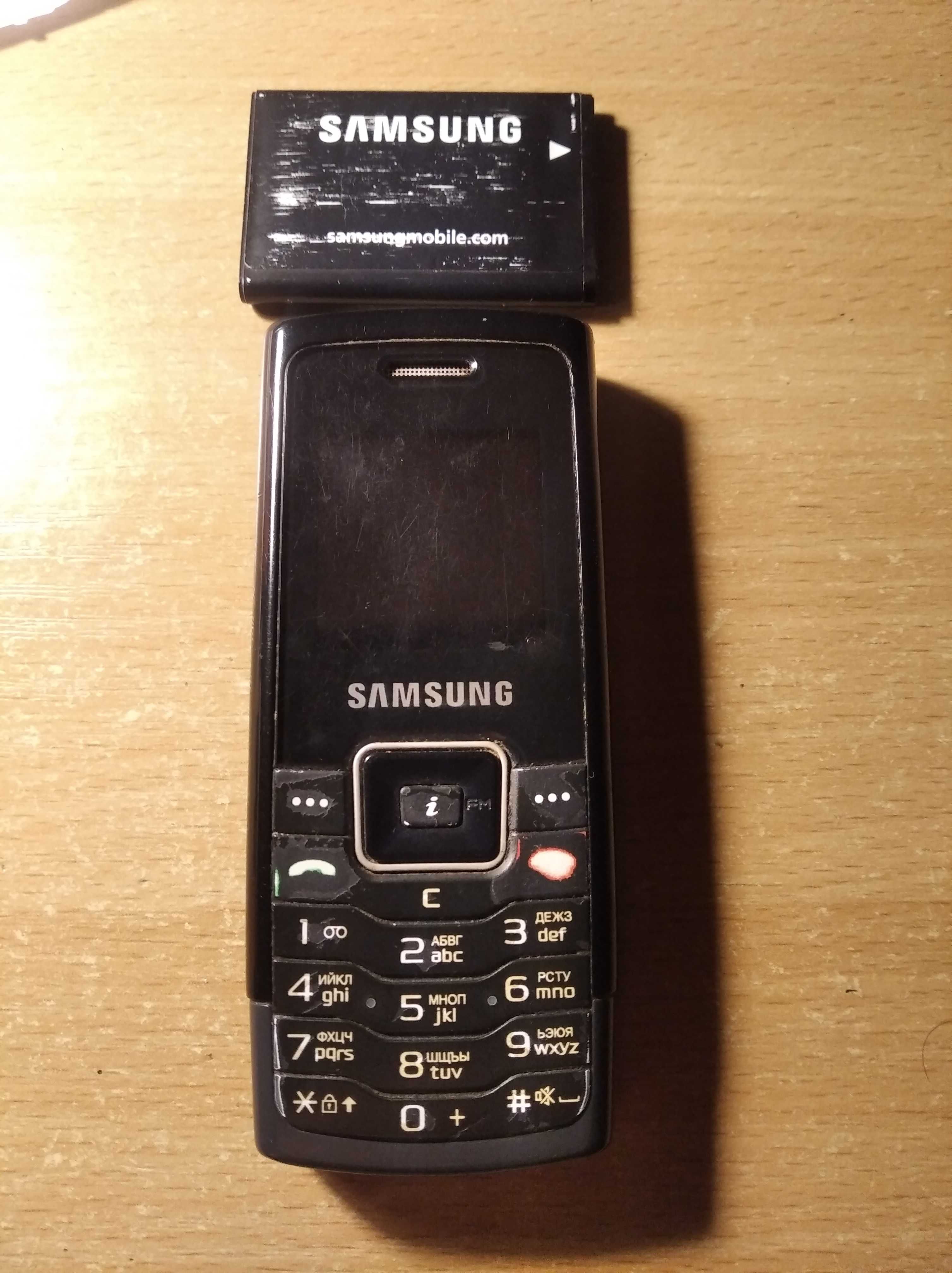 3 телефони- LSUS- та Samsung галаксі J-5 камера панасонік