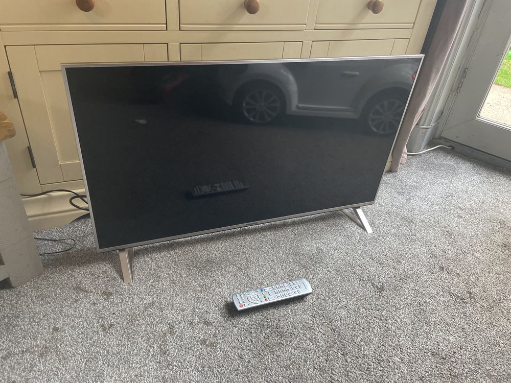 40 cali smart tv panasonic