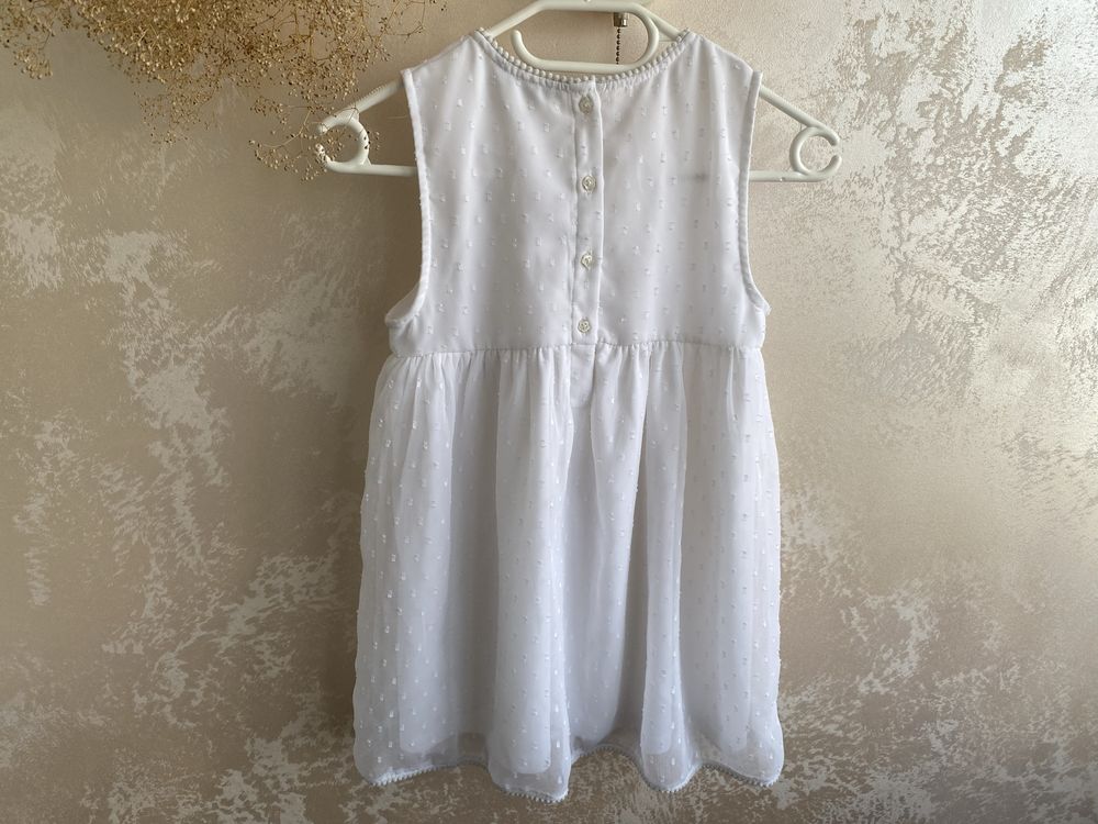 Біла сукня на дівчинку George 122-128 см