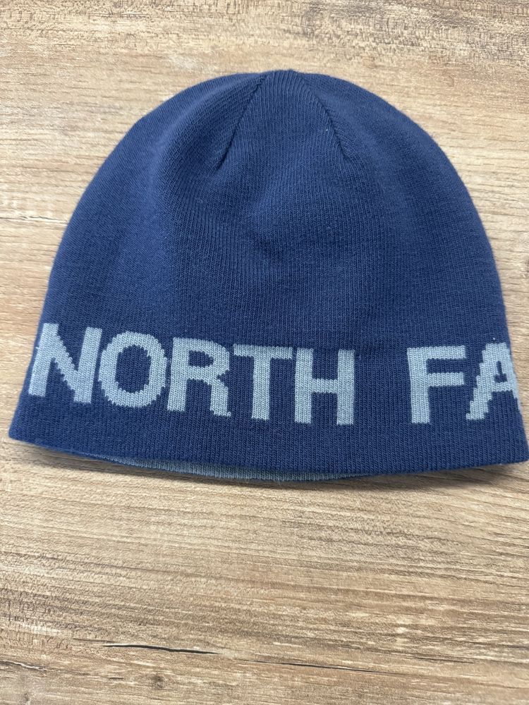 Двостороння чоловіча шапка бренду THE NORTH FACE