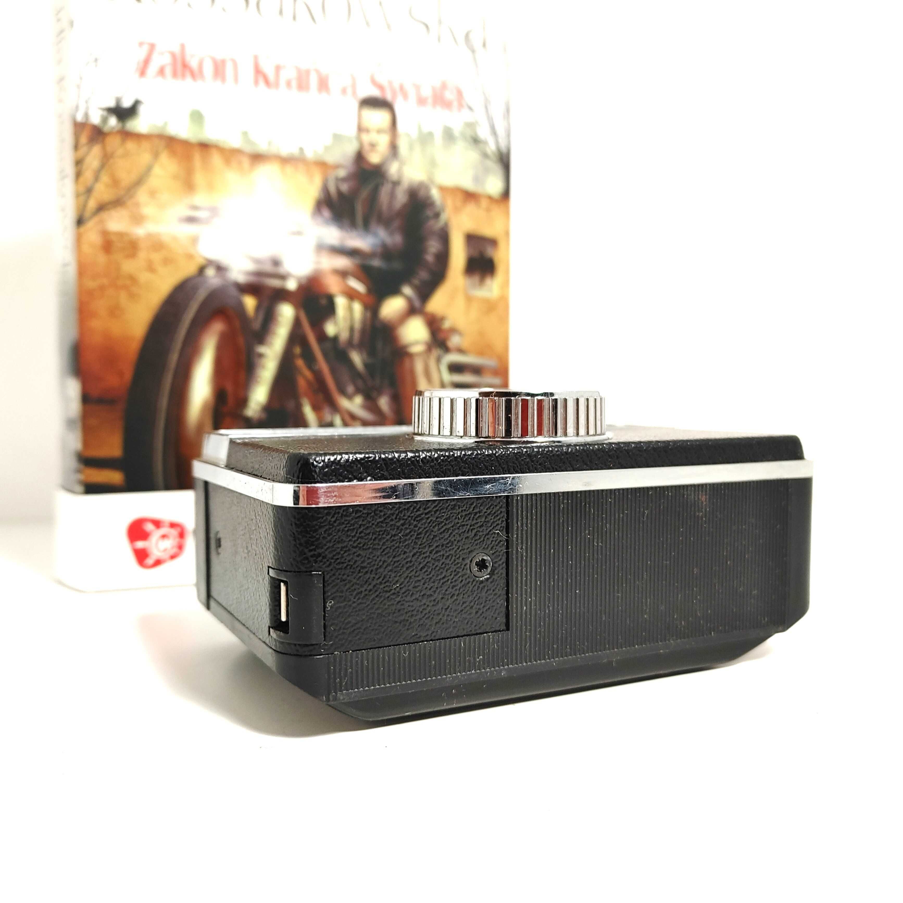 Analogowy aparat foto Kodak Instamatic 133 z oryginalnym futerałem