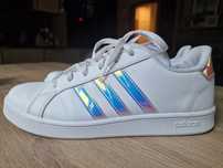 Adidasy firmy ADIDAS. HOLO. 40. białe
