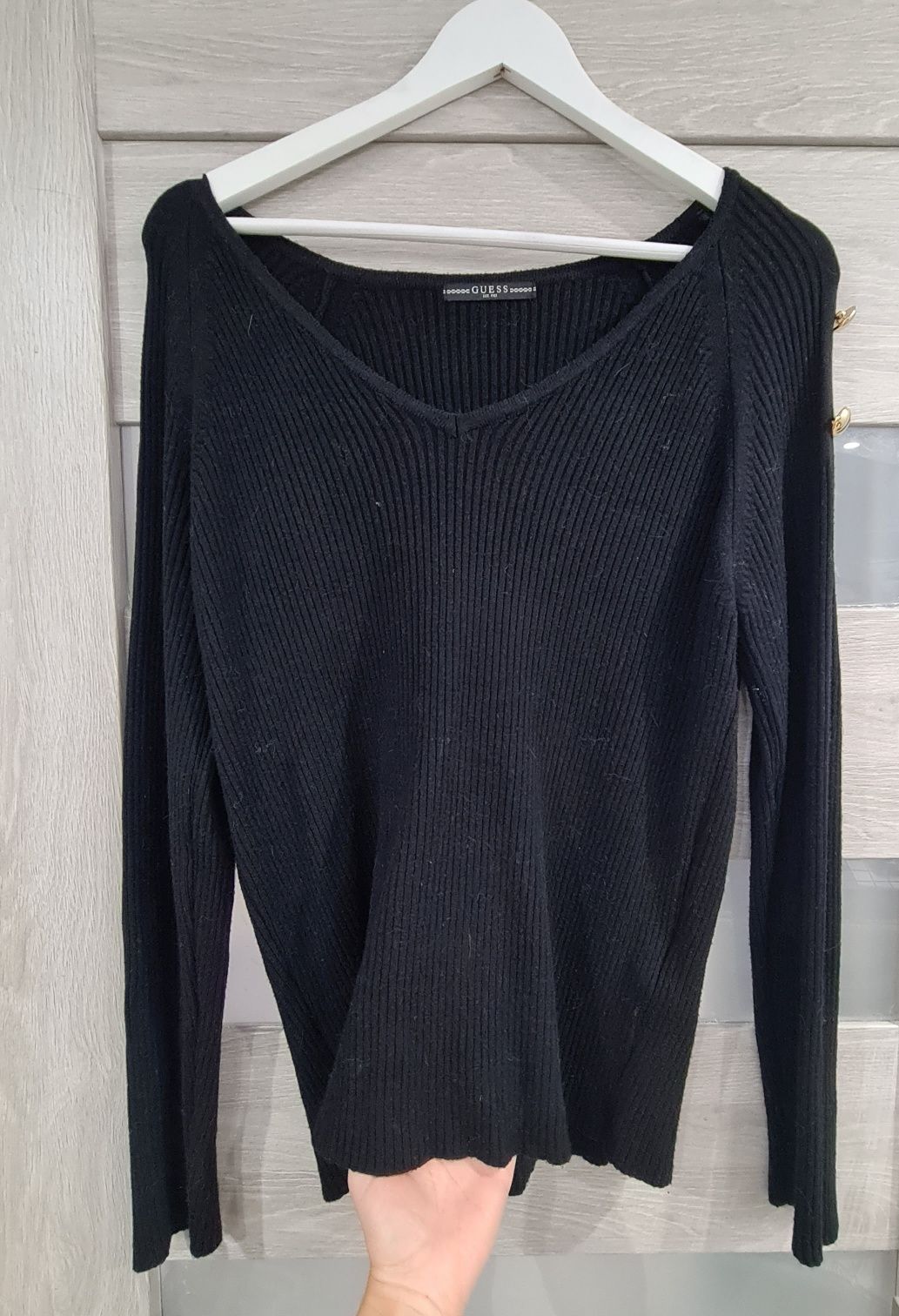 Czarny sweter GUESS L