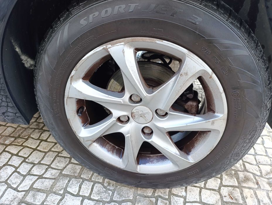 Peugeot 208 1.6 HDi (2012)