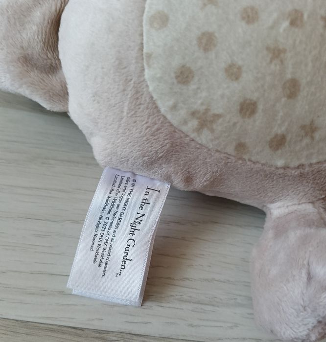 Makka Pakka maskotka interaktywna Dobranocny Ogród Golden Bear 28cm