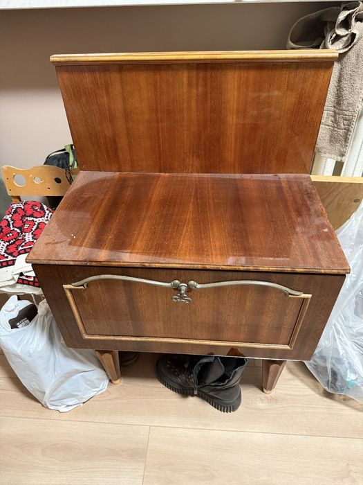 Приліжкова Тумба (Стан хороший) БЕЗКОШТОВНО