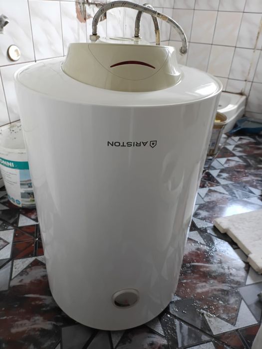 Podgrzewacz elektryczny Ariston