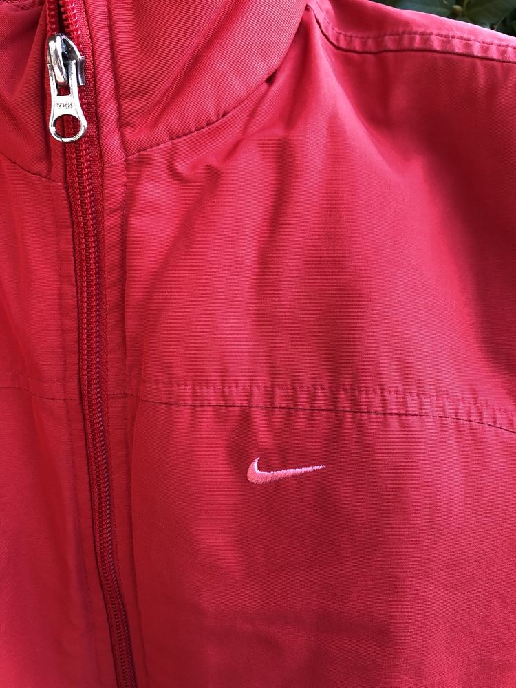 Czerwona kurtka Nike rozmiar S