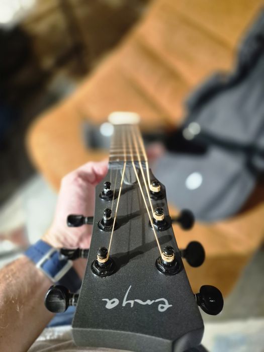 Mała gitara, wielką moc. Mini gitara turystyczna lub dla dziecka Enya