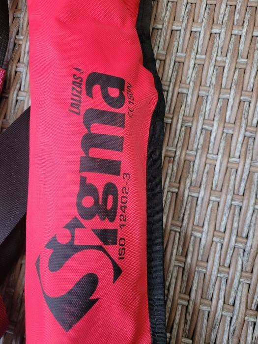 Szelki ratunkowe samopompujące