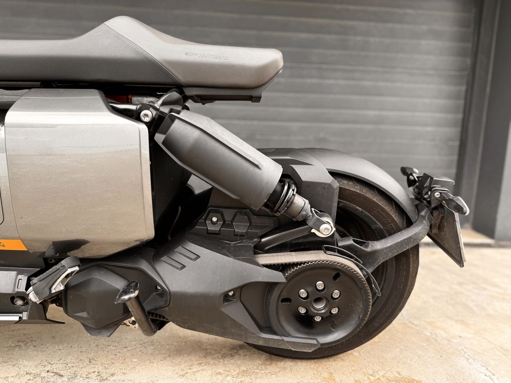 BMW CE04 como nova