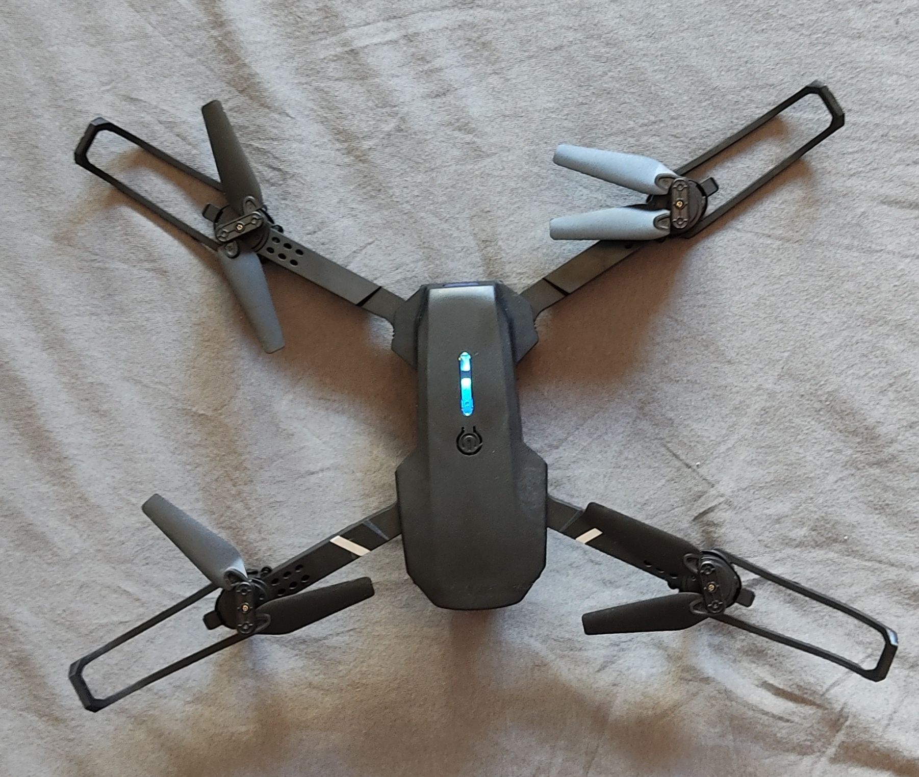 Drone com câmara (c/mala transporte + extras) novo