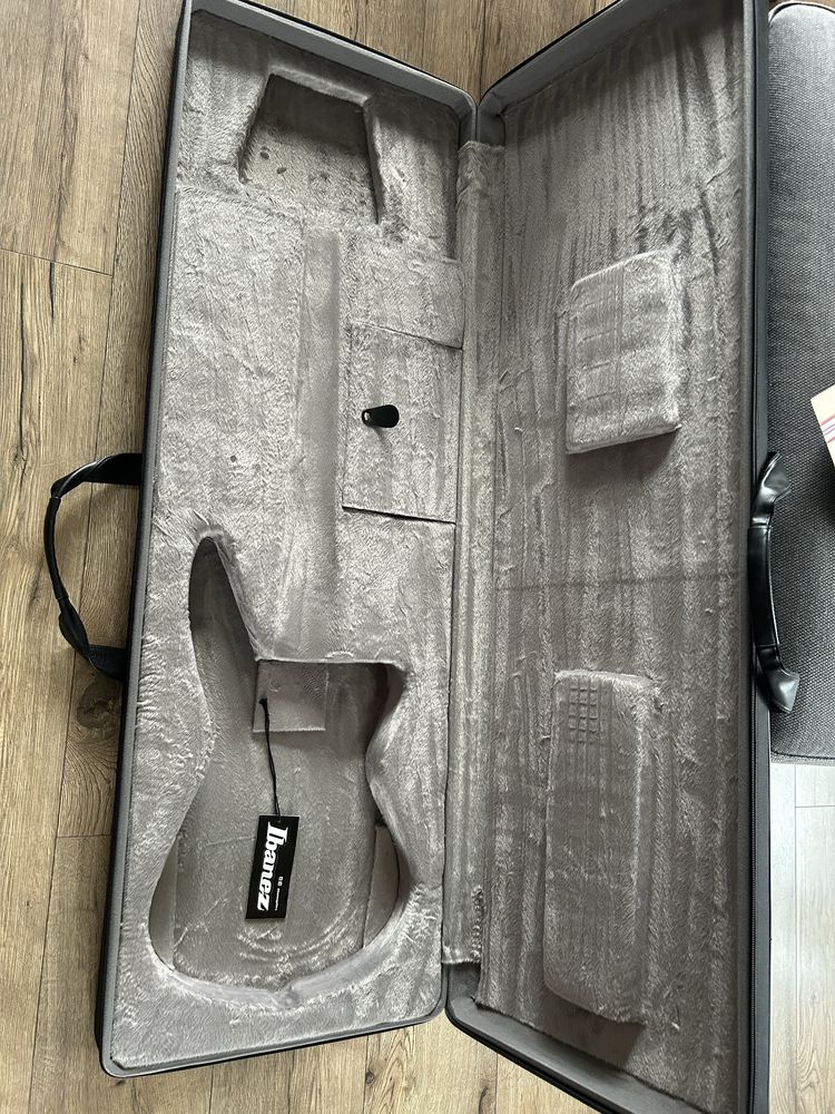 Futerał ( case ) Ibanez Premium Sr Bass