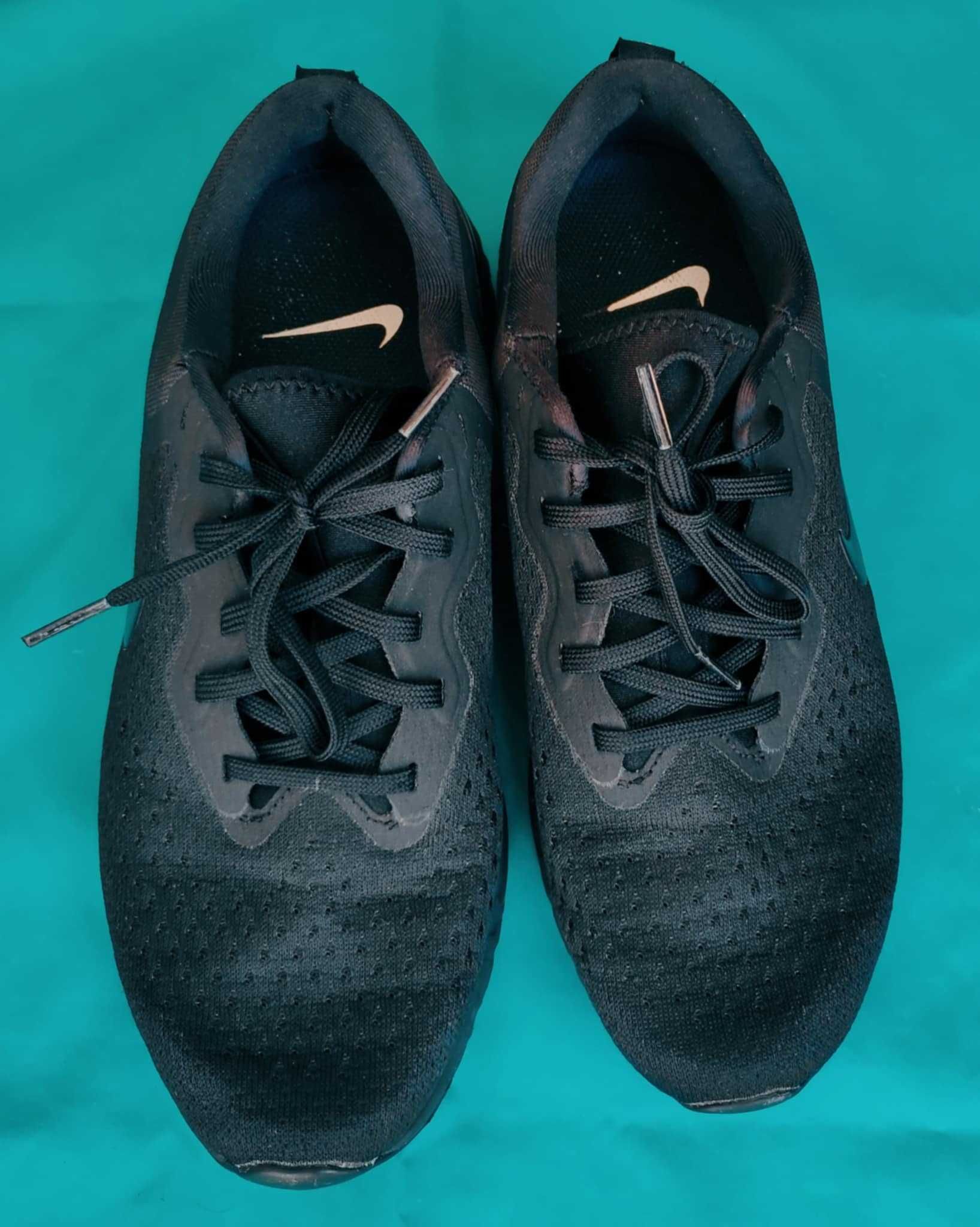 Tenis Nike react Oddessey triple black.