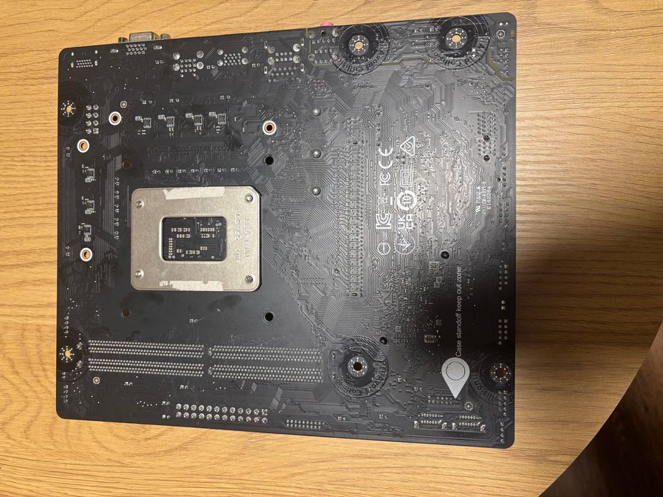 Материнська плата ,процесор ,оперативна память