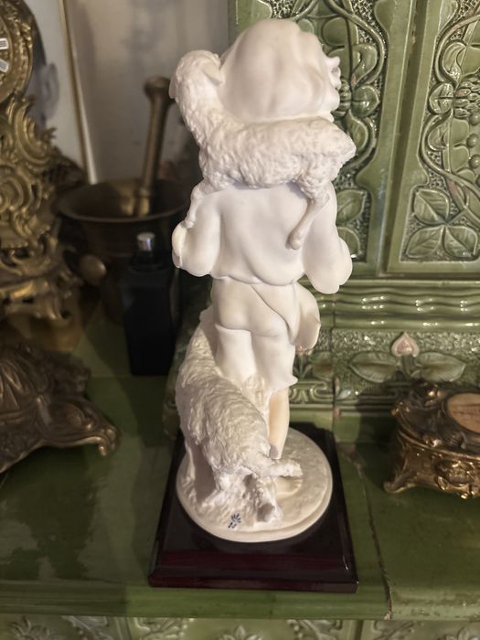 Figurka Armani  wysokosc25 cm