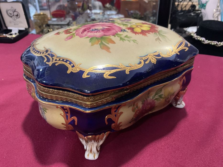 Cofre joias porcelana com pés pintura manual 17x14x9 cm