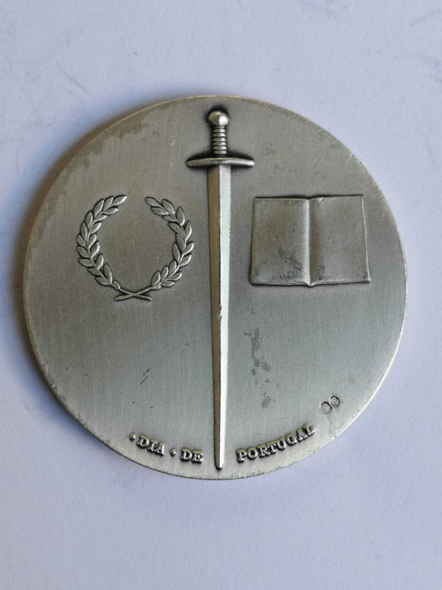 Medalha em prata maciça 2004 de homenagem a Luís de Camões