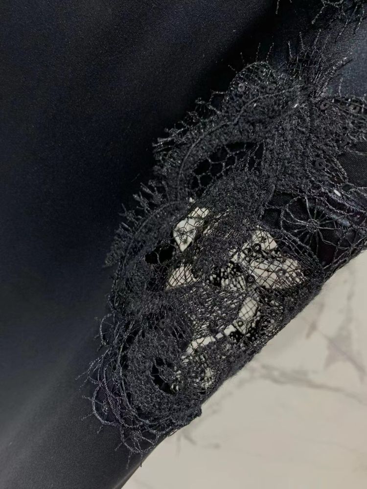 Черное шелковое платье YSL в бельевом стиле с кружевом