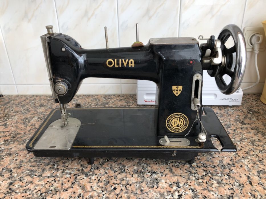 Máquina de costura Oliva (vintage)