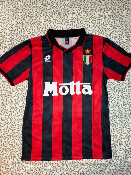 Camisola retro do AC Milan / M / Nunca usada