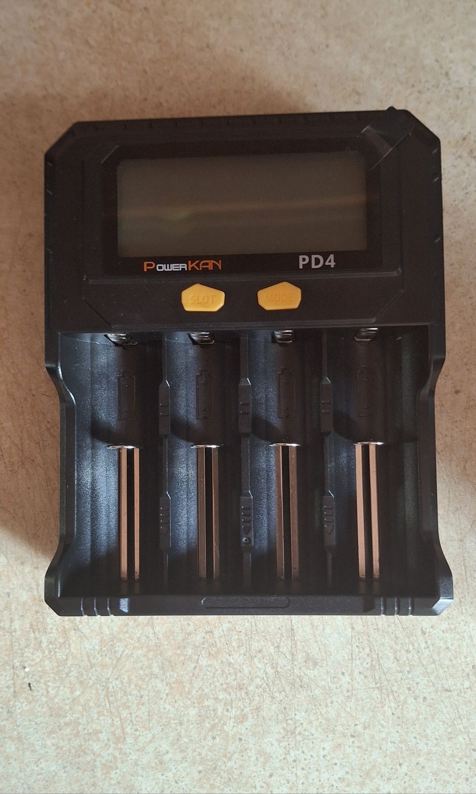 Зарядний пристрій PowerKAN PD4