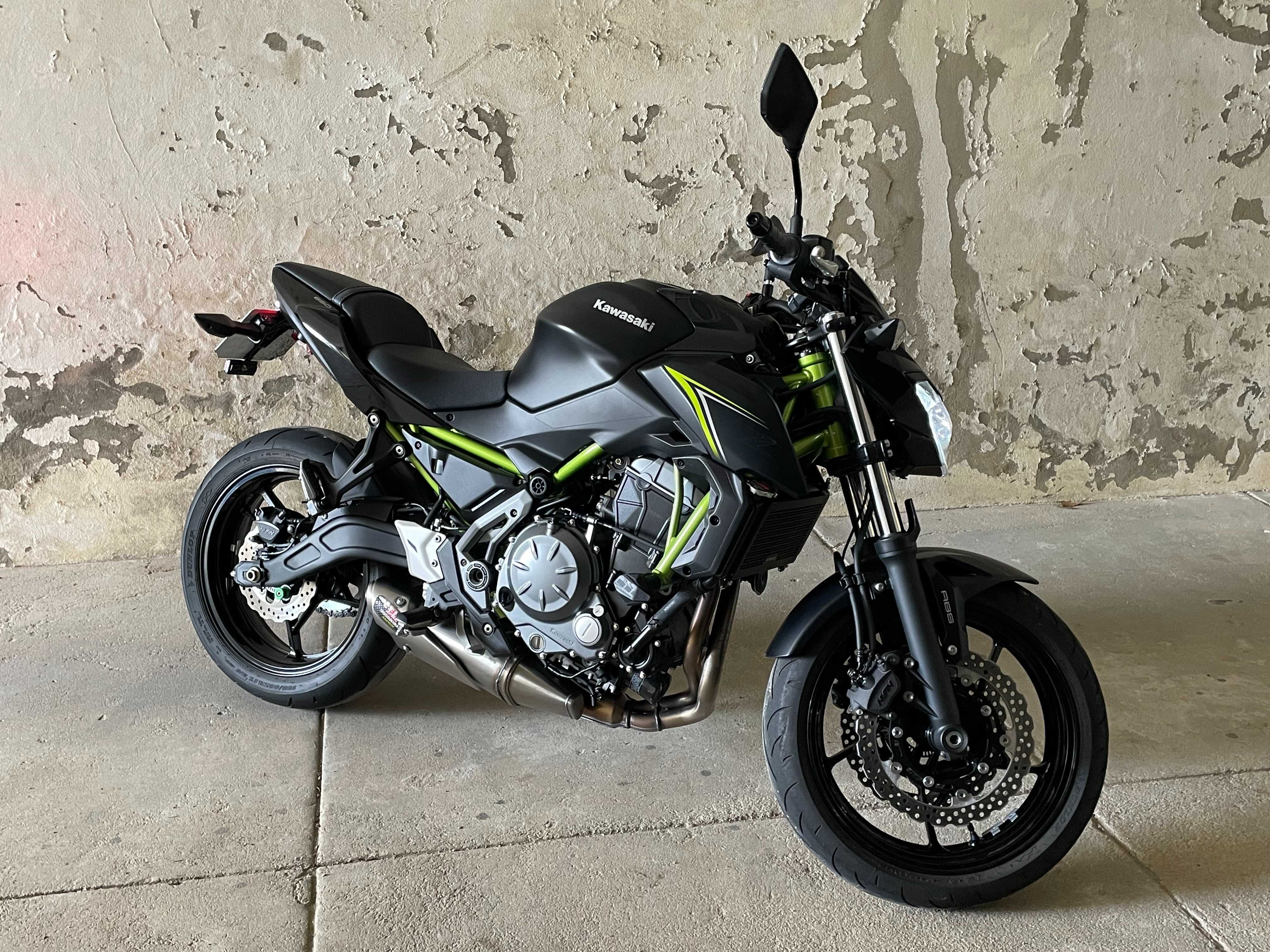 Kawasaki Z650 | 5200km | Como nova | Extras